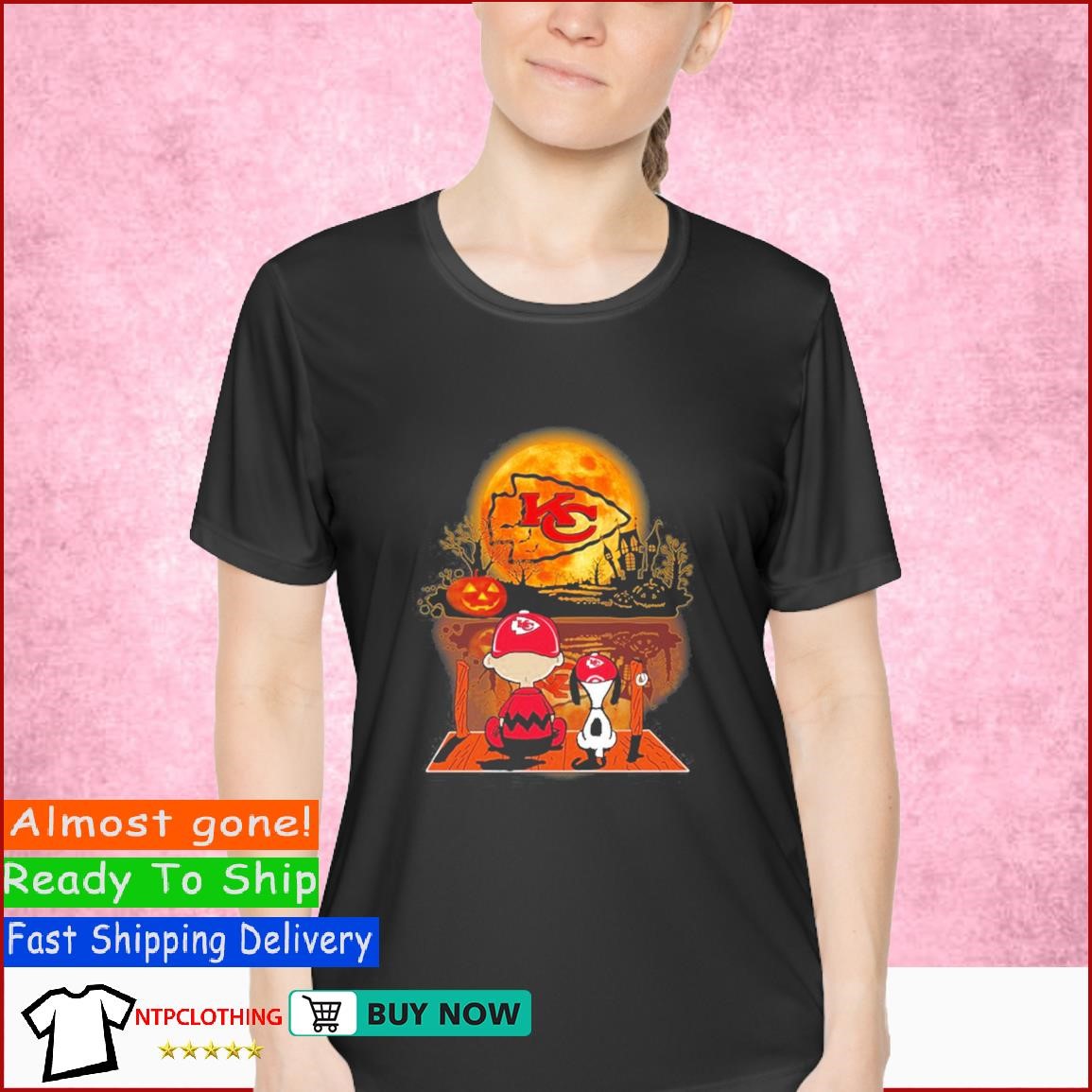 Charlie Brown And Snoopy Watching Kansas City Chiefs Halloween T-Shirt